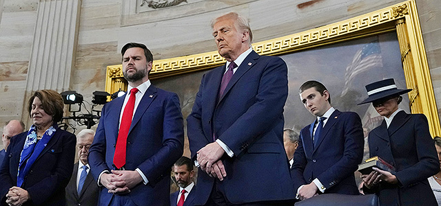 Дональд Трамп принес присягу в качестве президента США