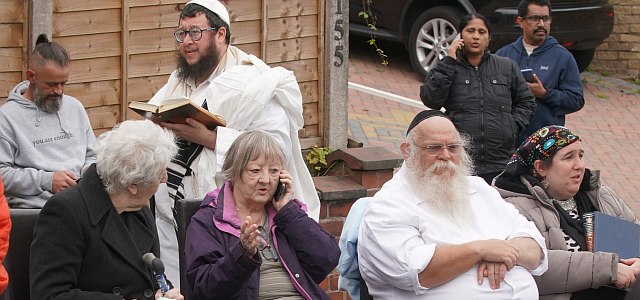 Теракт возле синагоги в Манчестере. Двое погибших, на террористе был "пояс смертника"