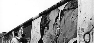 Берлинская стена: символ Холодной войны, похоронивший Восточный блок