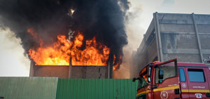 Пожар в порту Хайфы: огонь распространился еще на три склада
