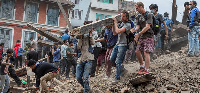 Жертвами землетрясения в Непале стали более 2.500 человек