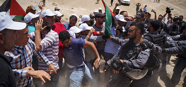 Беспорядки в поселке Хан аль-Ахмар: есть пострадавшие среди бедуинов и полицейских