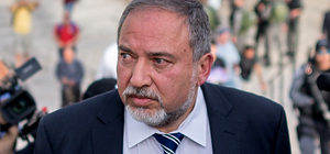 Либерман в интервью "Аль-Кудс": Израиль не намерен возвращаться в Газу