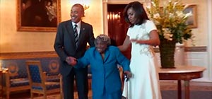 106-летняя американка сплясала в Белом доме с Бараком и Мишель Обамой. ВИДЕО