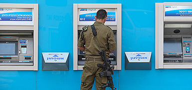 Банк "Леуми" зачислит по 700 шекелей на счета клиентов, отвечающих трем критериям
