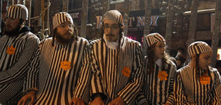 Акция протеста: тюремные робы и желтые звезды Меа Шеарим