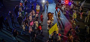 Протест против расширения операции: демонстранты перекрывают улицы. Видео