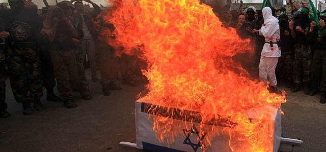 ХАМАС готовит "марш сожжения сионистских флагов"