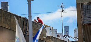 Драма в Бат-Яме: подозреваемый в убийстве жены спрыгнул с крыши