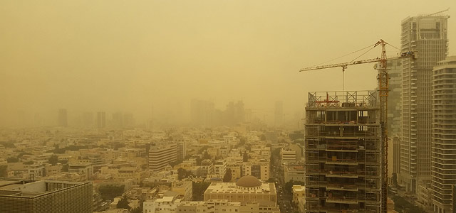 Пыльная буря в Израиле: фотоэтюд в осенних тонах