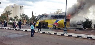На египетско-израильской границе взорван автобус с туристами
