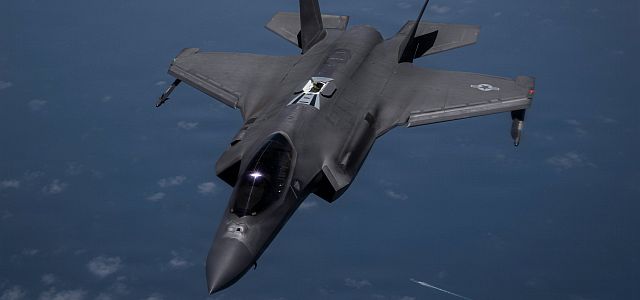 США нанесли массированные удары по объектам КСИР в Иране, иранцы атаковали американские базы
