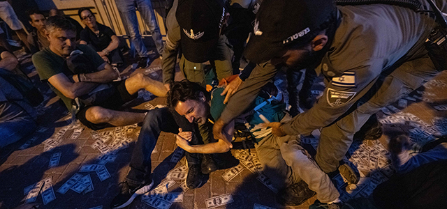 Десятки задержанных во время акции протеста в Тель-Авиве