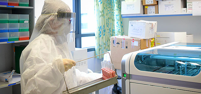 Минздрав Израиля сообщил о 945 заразившихся коронавирусом