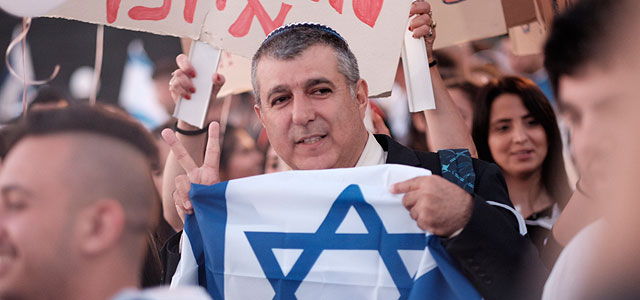 Тысячи израильтян приняли участие в митинге в поддержку Эльора Азарии