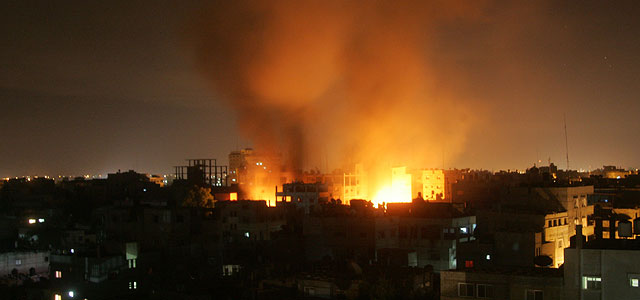 Палестинские СМИ: самолеты ВВС Израиля нанесли не менее 19 ударов по целям в Газе 