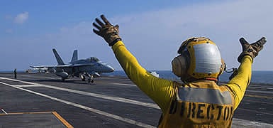 Перед вступлением в силу морской блокады армия США начала удары по Ирану