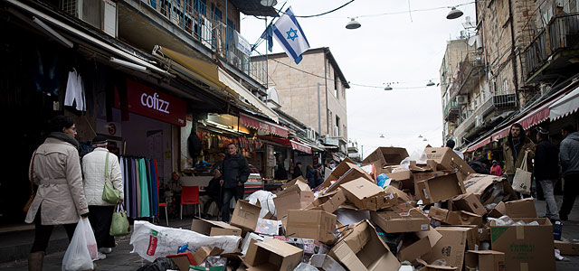 "Мусорная забастовка" в Иерусалиме докатилась до учебных заведений