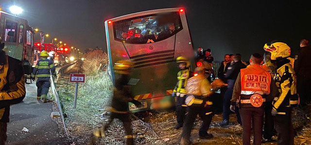 Недалеко от аэропорта Бен-Гурион автобус врезался в остановку: есть погибшие и пострадавшие