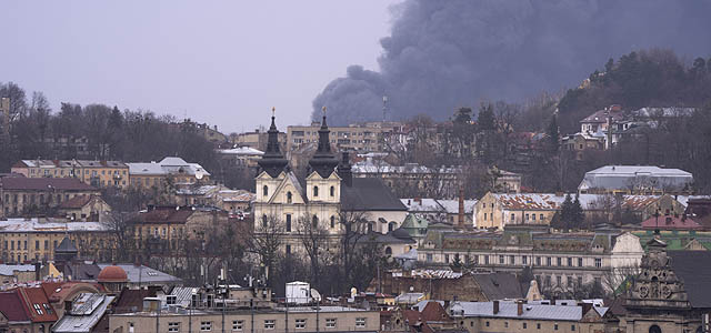 Власти Львова сообщают о ракетных обстрелах города