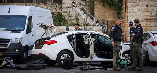 Теракт в Иерусалиме: автомобиль сбил трех пешеходов в двух разных местах, найдено оружие