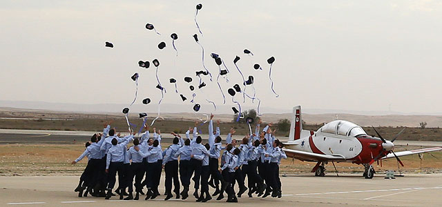 36 курсантов получили "крылышки" военных пилотов. Фоторепортаж