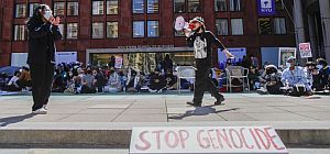Сидячая забастовка в поддержку Газы в Нью-Йорке, полиция задержала участников