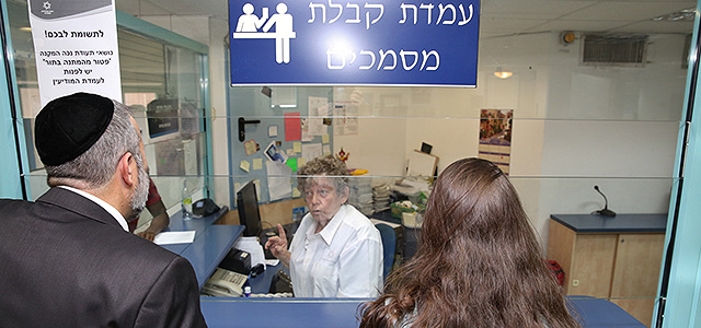 МВД вынужденно изменило инструкцию, усложняющую получение гражданства "четвертым поколением"