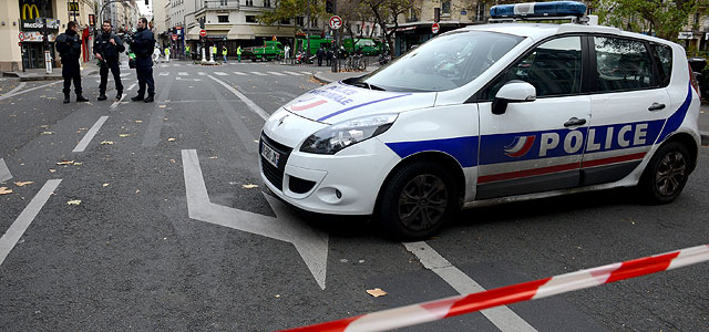 В Тулузе уроженец Алжира перерезал горло сотруднице полиции. Подробности