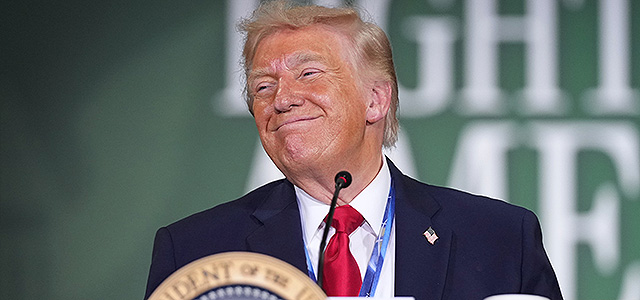 Трамп приказал Ирану и Израилю немедленно прекратить "стрелять"