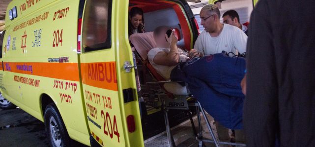 Теракты в Хевроне, три человека ранены
