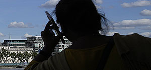 С февраля компании связи обязаны блокировать звонки с "подмененных" номеров. Интервью