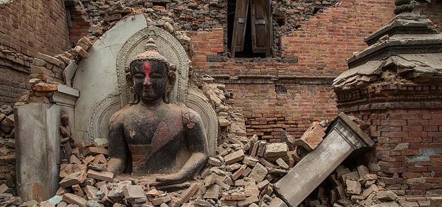 Жертвами землетрясения в Непале стали более 4.000 человек
