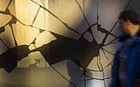 Берлинские магазины "разбили окна" в память о ночи погромов