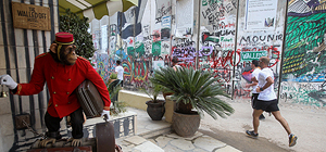Палестинский марафон: с плакатами BDS вдоль стены, мимо отеля Бэнкси. Фоторепортаж