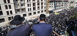В похоронах духовного лидера партии ШАС Шалома Коэна участвуют 250 тысяч человек. Фоторепортаж