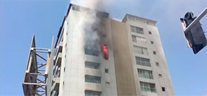 В результате пожара в 13-этажном здании в Рамат-Гане огнем повреждены 10 этажей