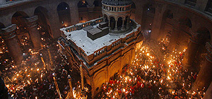 В Иерусалиме, в Храме Гроба Господня, сошел Благодатный огонь