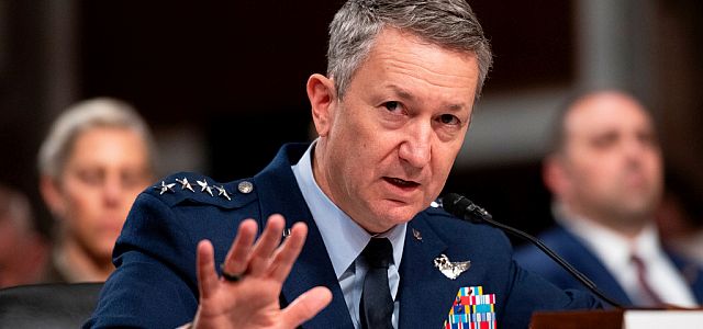 CNN: глава Объединенного комитета начальников штабов США ищет "выход" из войны с Ираном