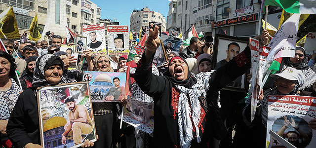 Террористы в тюрьмах Израиля объявили массовую голодовку