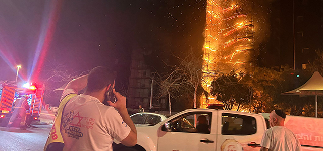 Пожар в Бат-Яме: в числе пострадавших дети