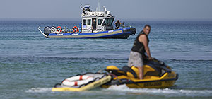 Полиция: возможно найдены останки человека, атакованного акулой около Хадеры