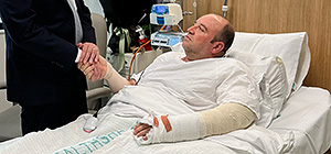 Чатбот Илона Маска Grok распространяет дезинформацию о ханукальном теракте на пляже Бондай