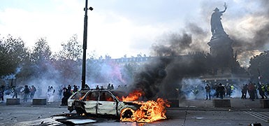 Франция в огне: массовые протесты, уличные бои и поджоги. Фоторепортаж