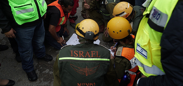 Израильские спасатели: "Мы непрерывно работаем уже третьи сутки"