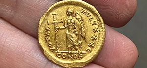 В Израиле впервые найден золотой солид императора, распустившего Синедрион

