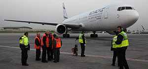 Самолет "Эль-Аля", летевший в США, развернулся над океаном и вернулся в Израиль