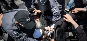 Полиция разогнала в Меа Шеарим демонстрацию "харедим". Фоторепортаж
