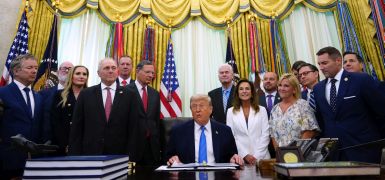 Трамп: "Сегодня мы нанесем по Ирану мощный удар"