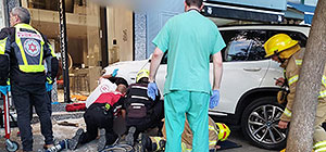 В центре Тель-Авива автомобиль сбил пешеходов: один человек погиб, трое травмированы